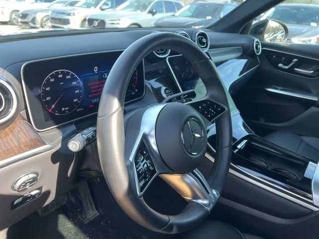 Used 2025 Mercedes-Benz GLC 300 4MATIC image 12