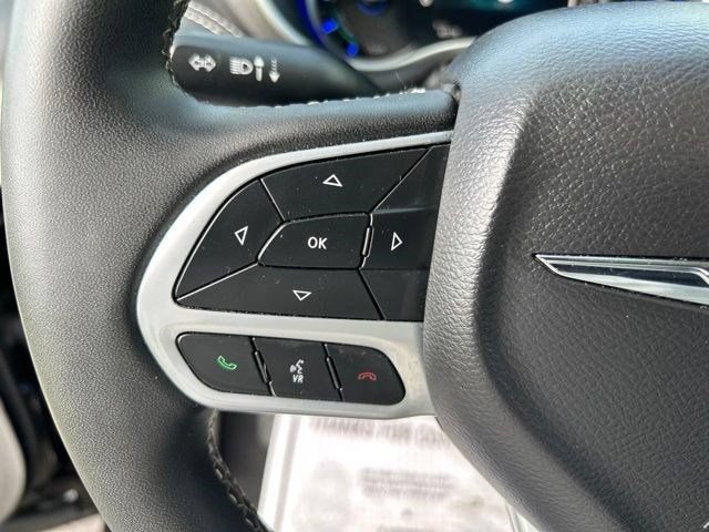 Used 2024 Chrysler Pacifica Limited FWD image 17