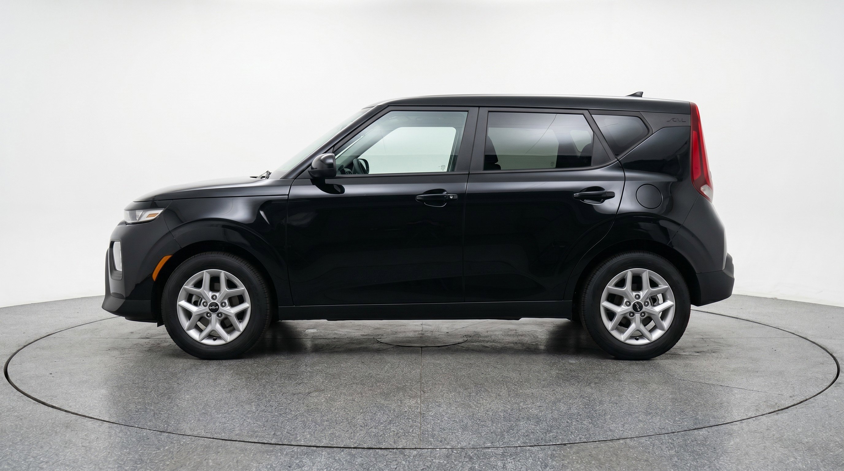 Used 2025 Kia Soul LX w/ LX Technology Package FWD image 5