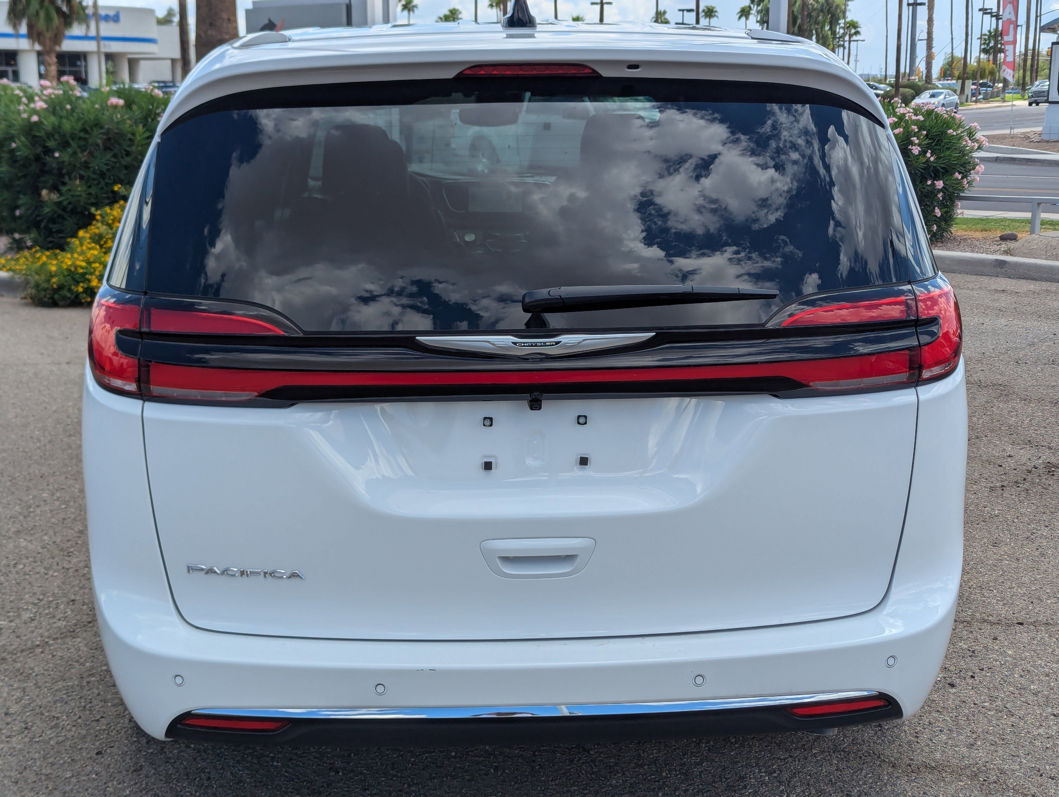 New 2026 Chrysler Pacifica Select image 3