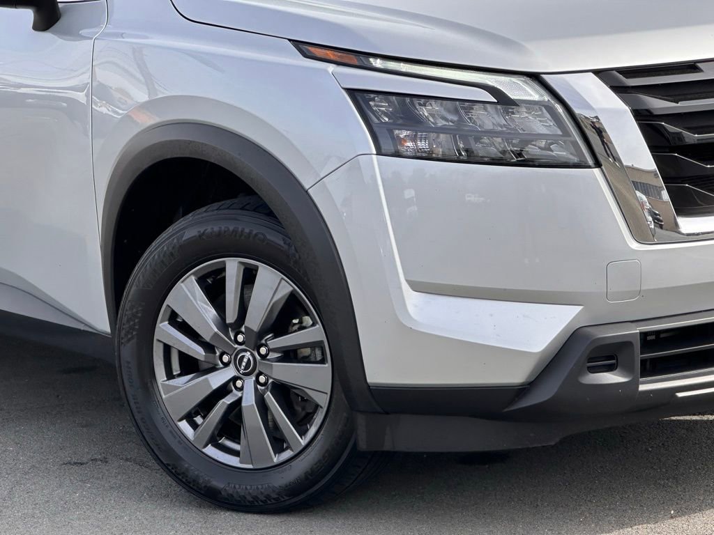Used 2025 Nissan Pathfinder SV AWD/4WD image 37