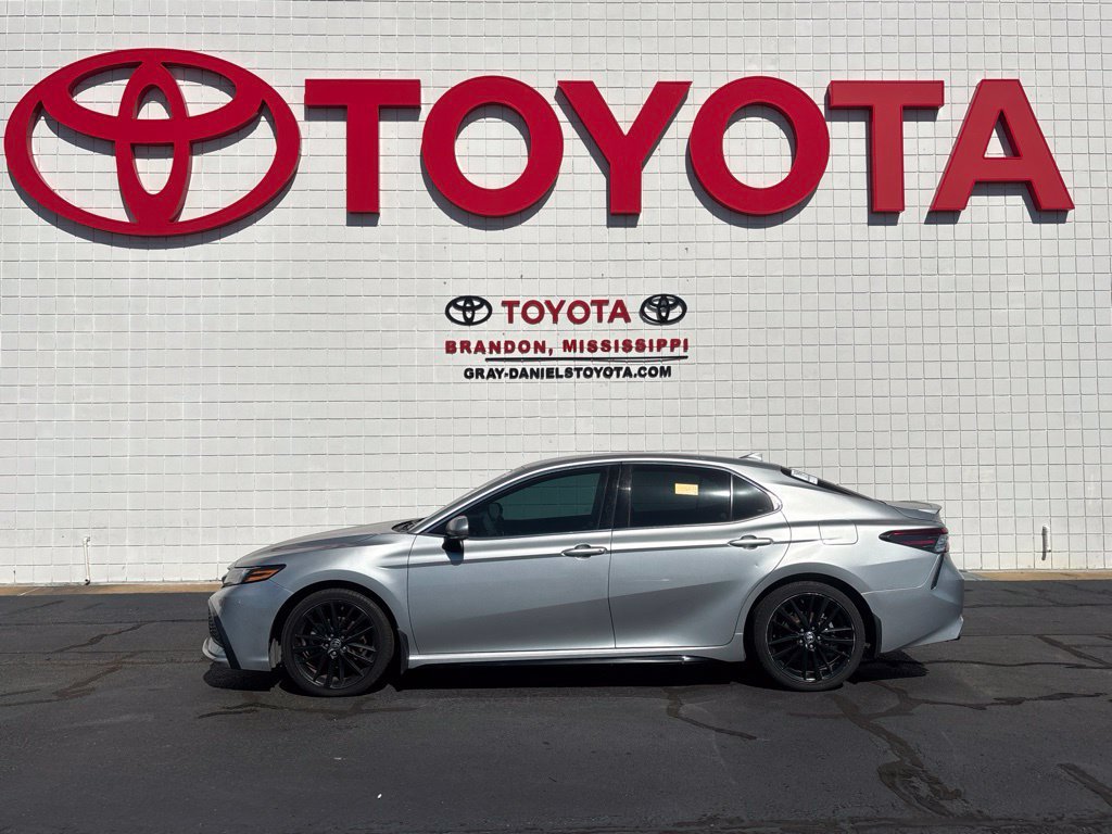 Used 2023 Toyota Camry XSE FWD image 2