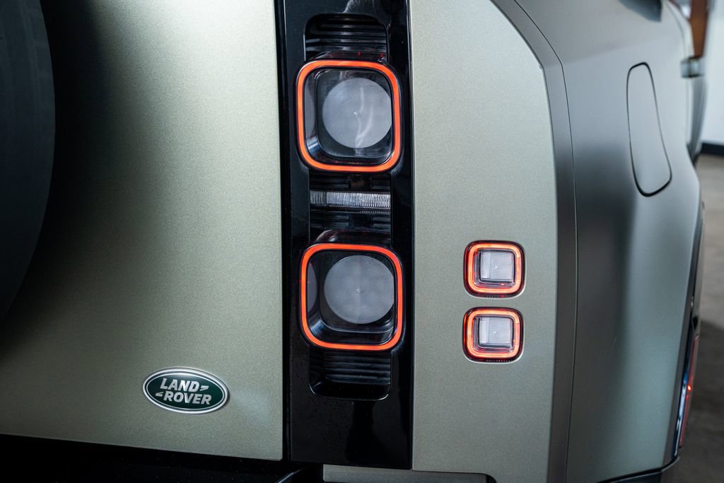Used 2022 Land Rover Defender 90 X image 27