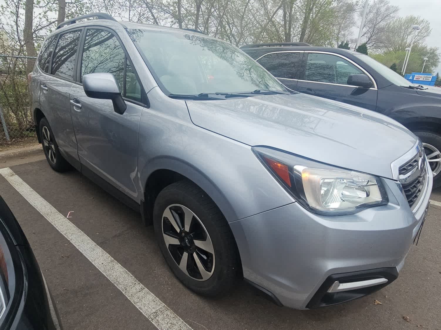 Used 2017 Subaru Forester 2.5i Premium AWD/4WD image 2