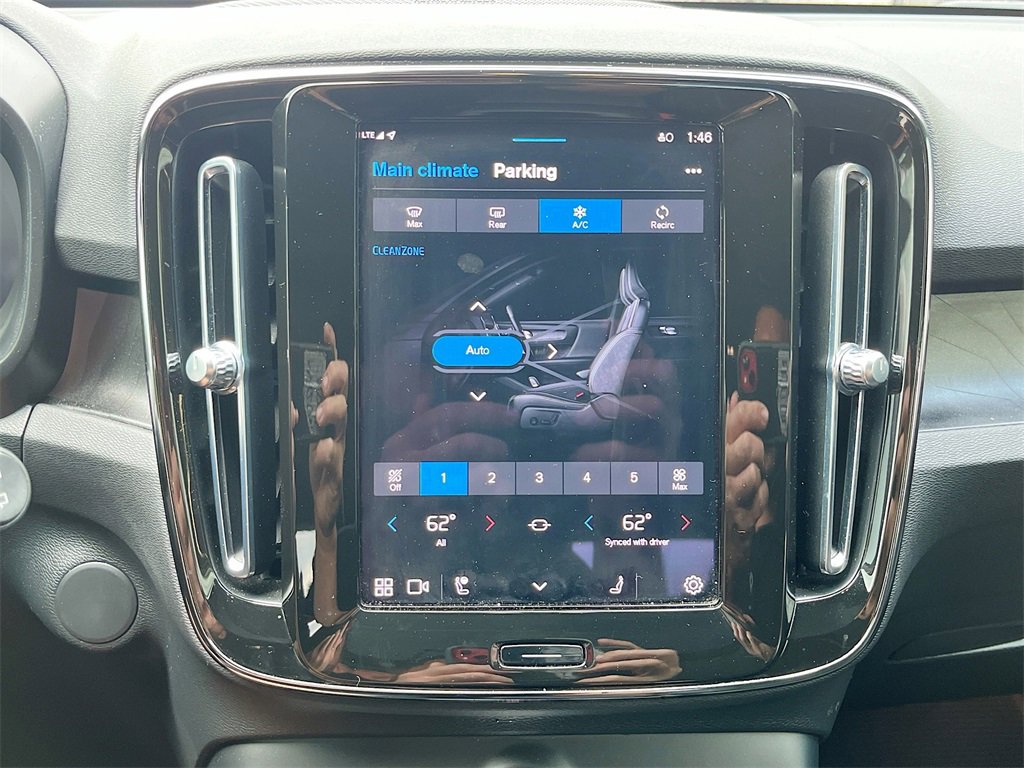 Used 2023 Volvo XC40 Recharge Ultimate image 16