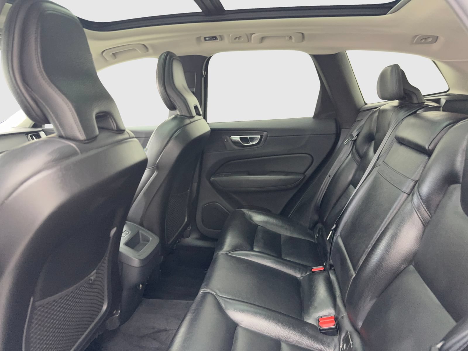 Used 2019 Volvo XC60 T5 Momentum w/ Premium Package AWD/4WD image 36