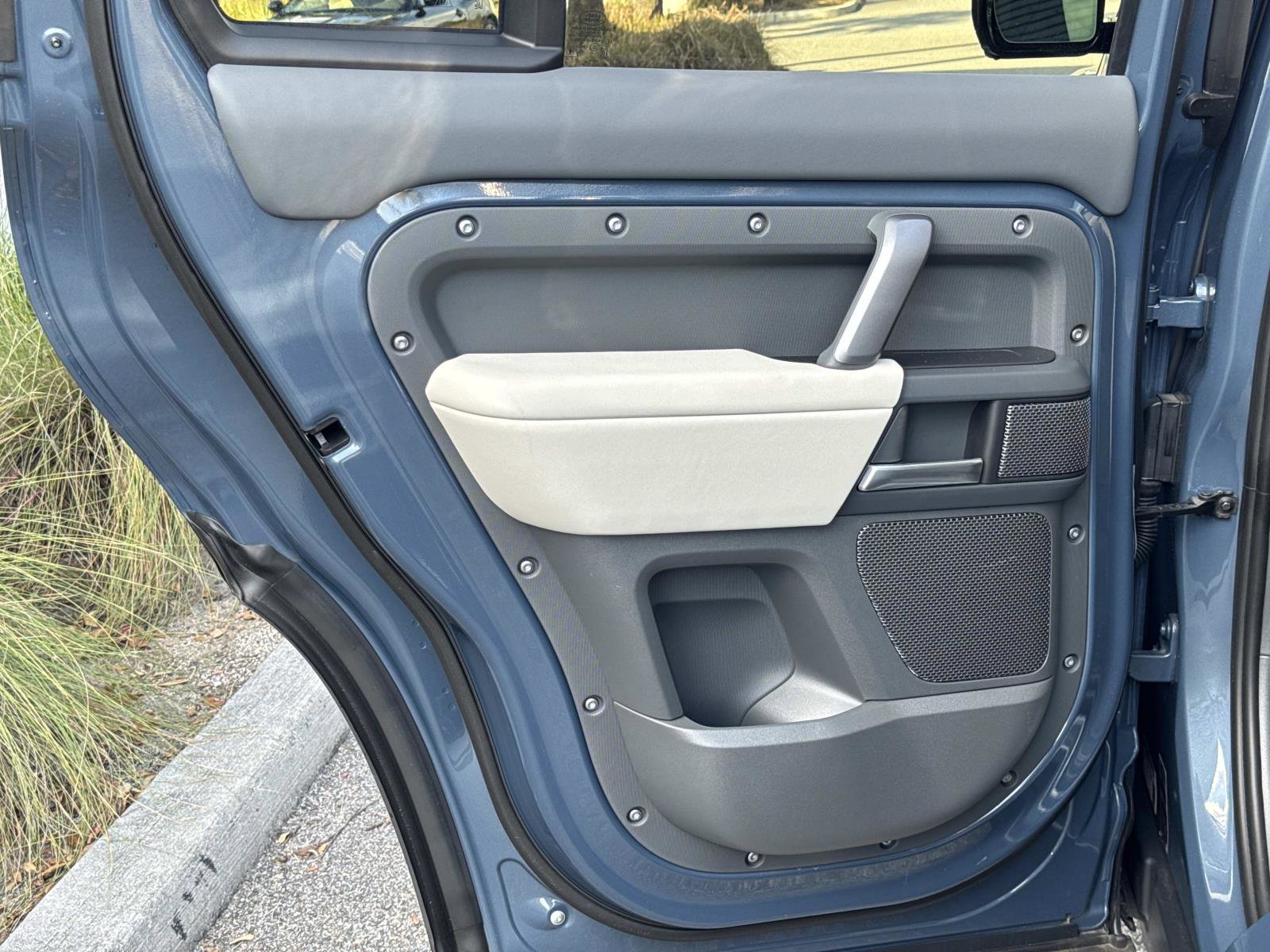 Used 2024 Land Rover Defender 110 X-Dynamic SE image 12
