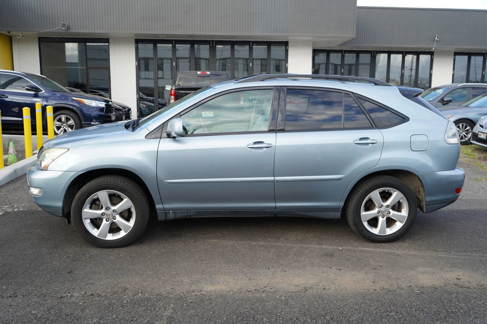 Used 2005 Lexus RX 330 FWD image 2