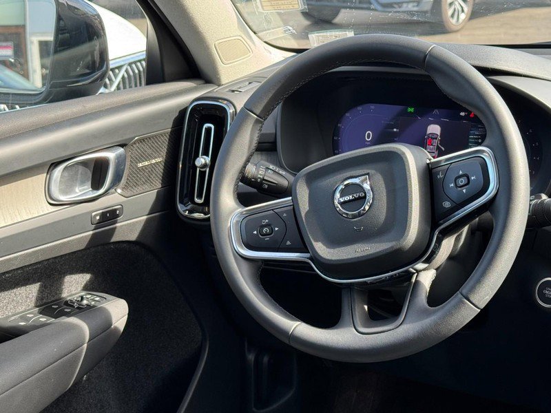 Certified 2023 Volvo XC40 B5 Ultimate w/ Protection Package Premier image 13