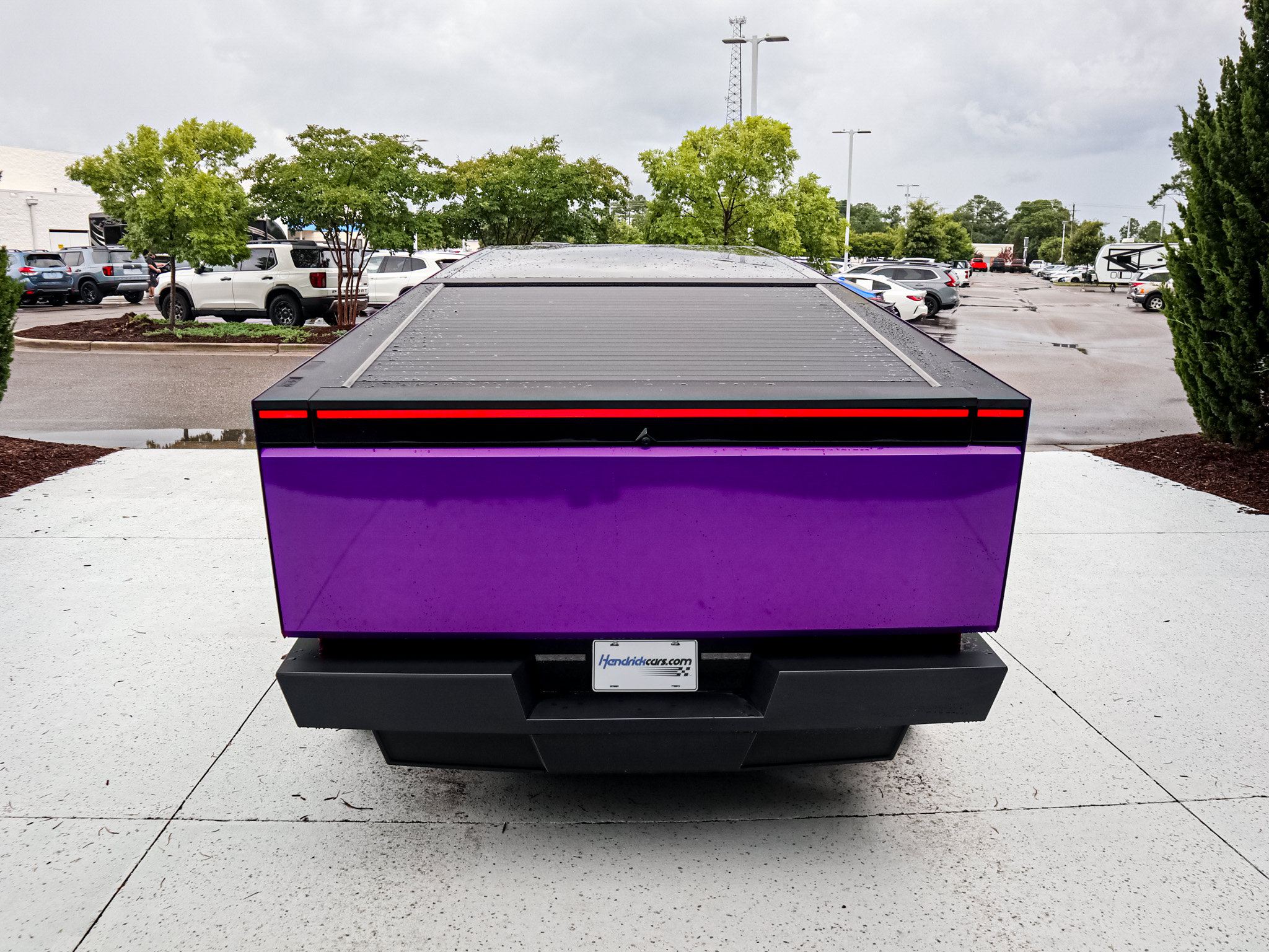 Used 2025 Tesla Cybertruck AWD Crew Cab image 10