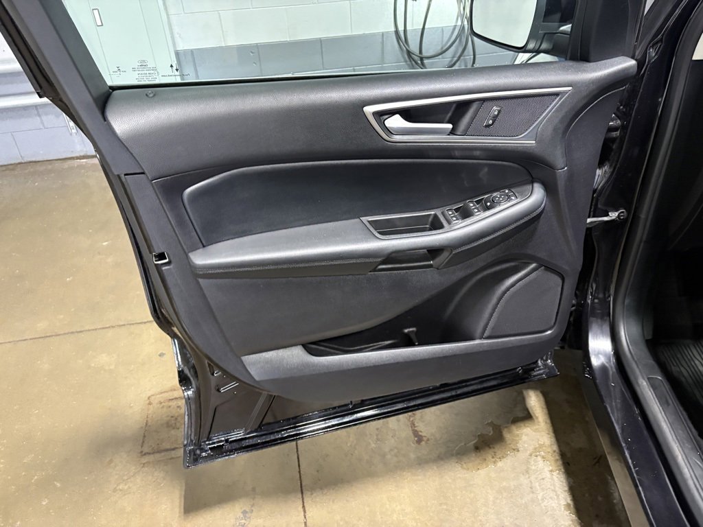 Used 2021 Ford Edge SEL w/ Convenience Package image 8