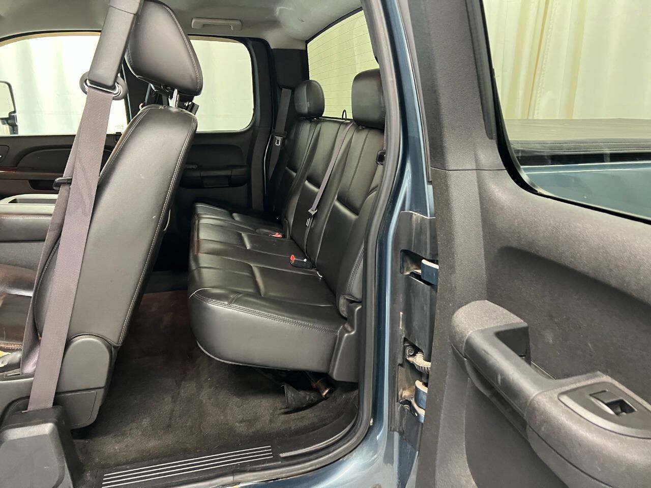 Used 2011 Chevrolet Silverado 2500 LTZ w/ LTZ Plus Package AWD/4WD image 9