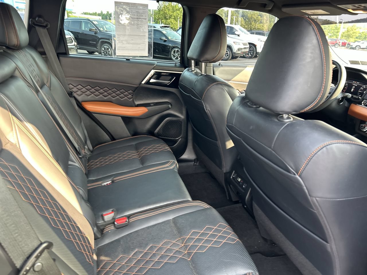 Used 2023 Mitsubishi Outlander SEL AWD/4WD image 17