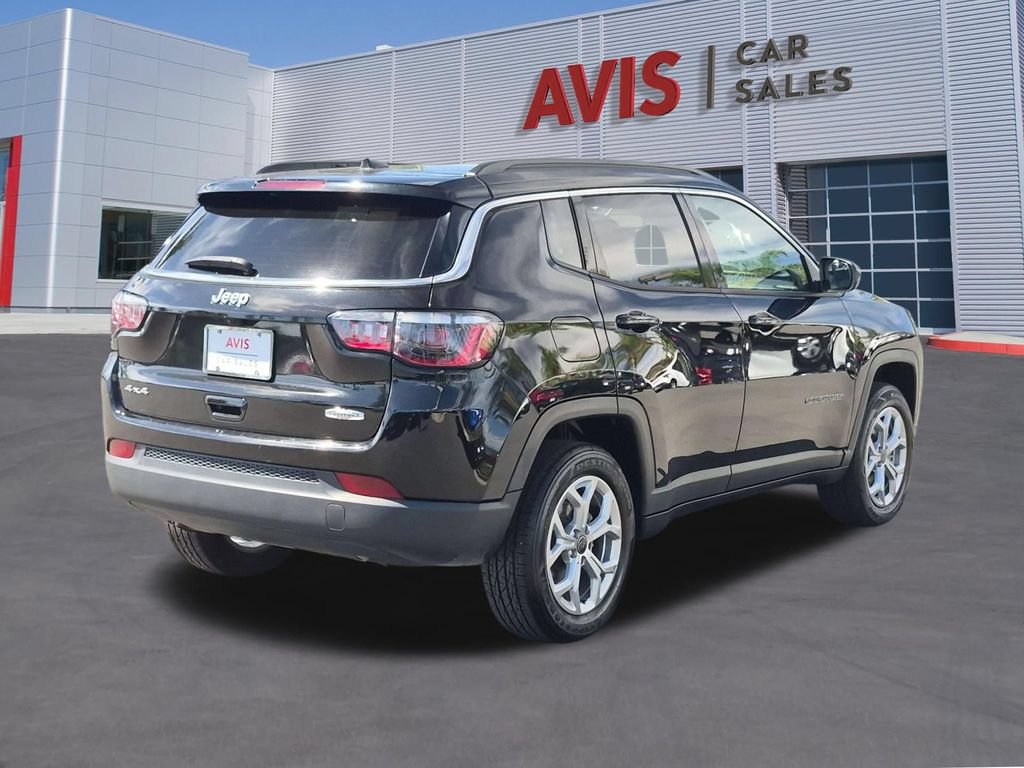 Used 2025 Jeep Compass Latitude w/ Sun & Sound Group AWD/4WD image 6