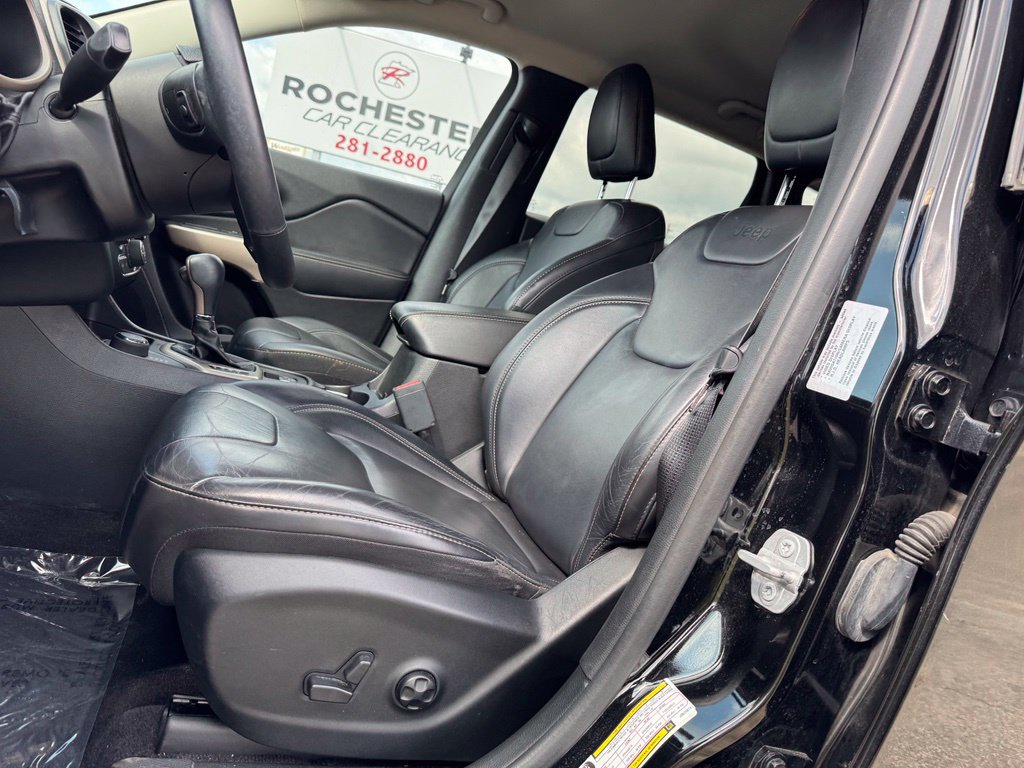Used 2018 Jeep Cherokee Limited AWD/4WD image 5