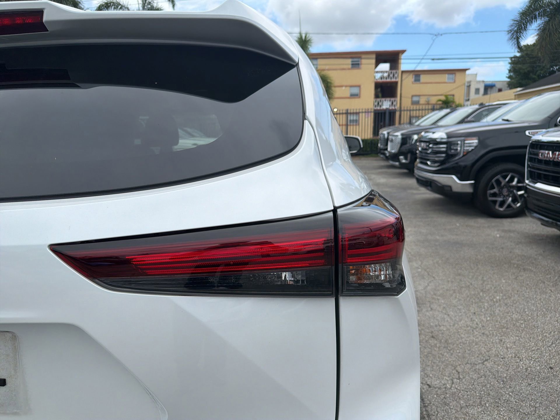 Used 2024 Toyota Highlander XLE FWD image 17