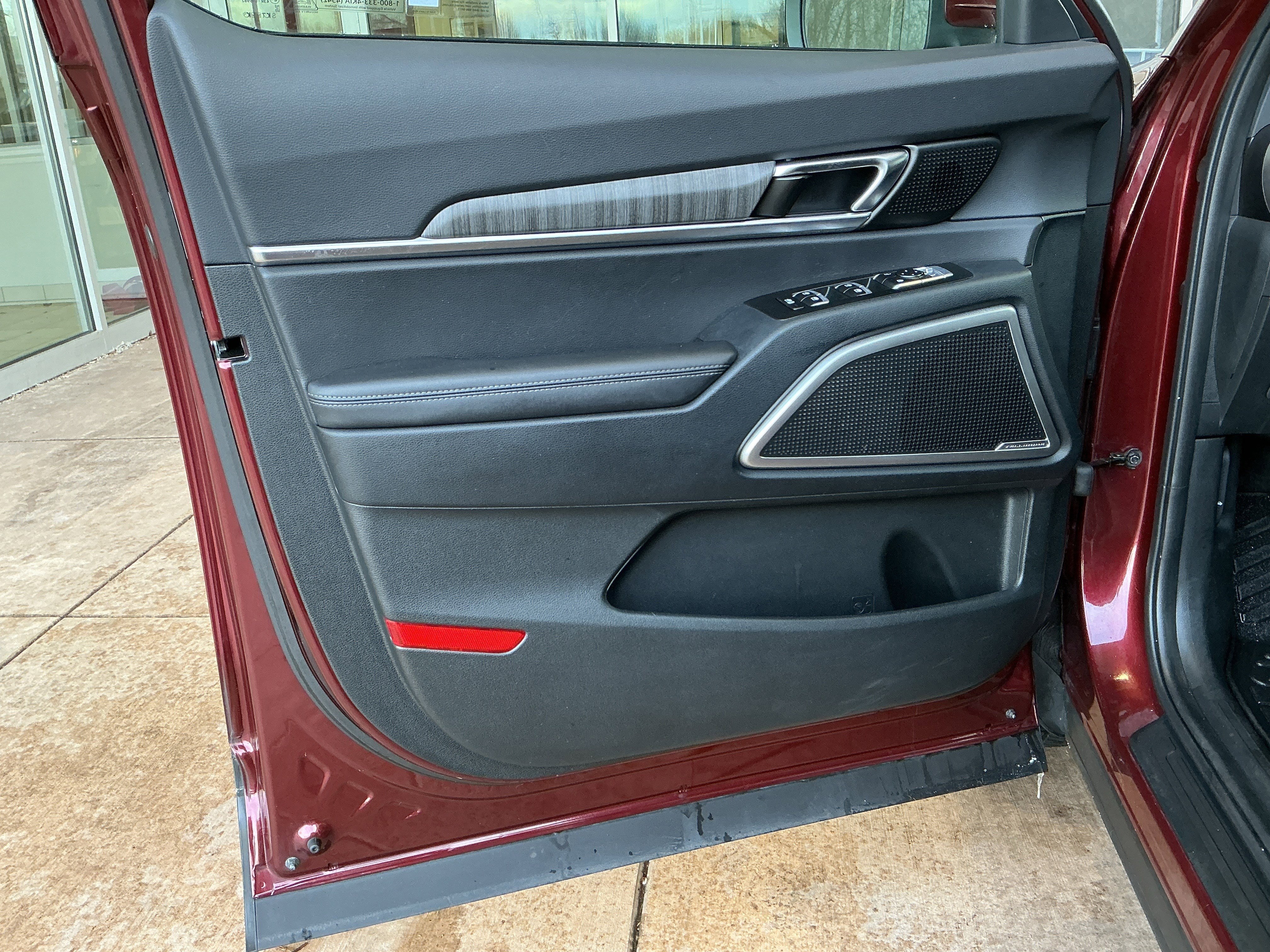 Used 2024 Kia Telluride EX w/ EX Captain's Chair Package image 14