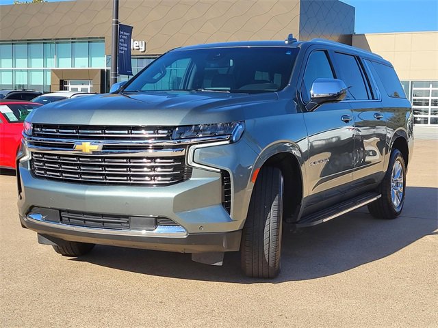 Used 2023 Chevrolet Suburban Premier image 2