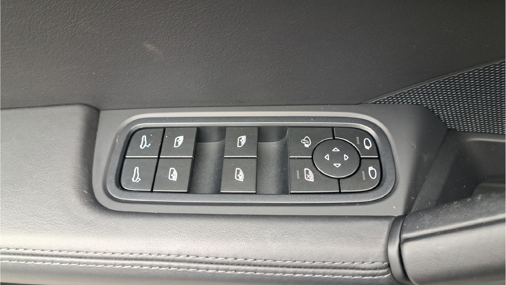 Used 2024 Porsche Cayenne S AWD/4WD image 25
