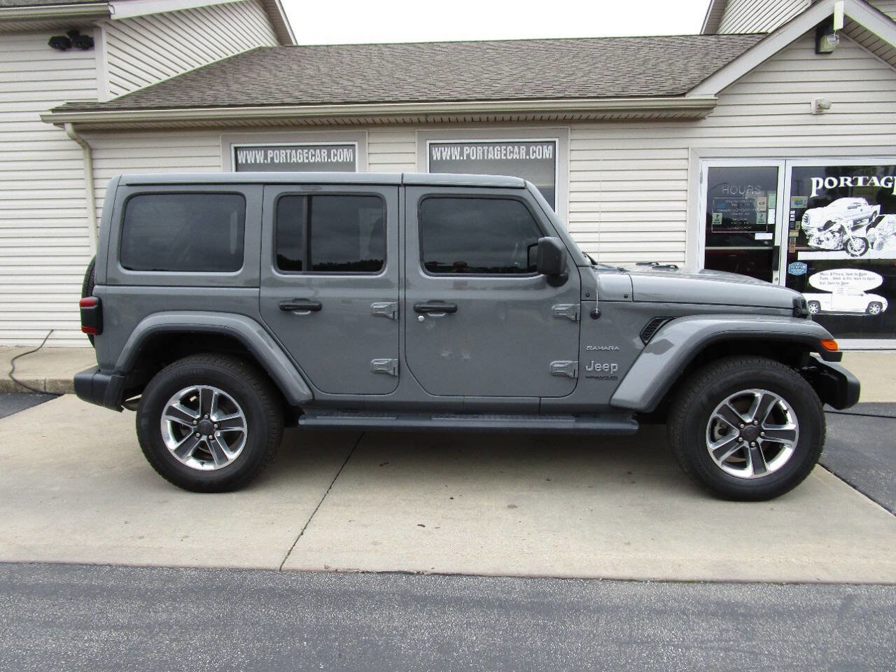 Used 2021 Jeep Wrangler Unlimited Sahara w/ Uconnect 4C Nav & Sound Group image 2