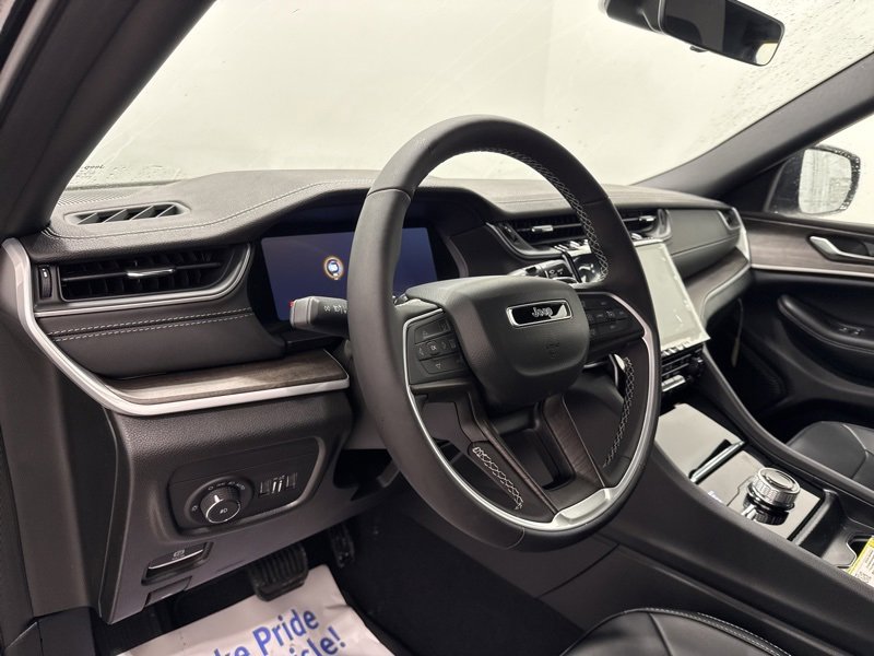 New 2025 Jeep Grand Cherokee Limited w/ Black Appearance Package image 22