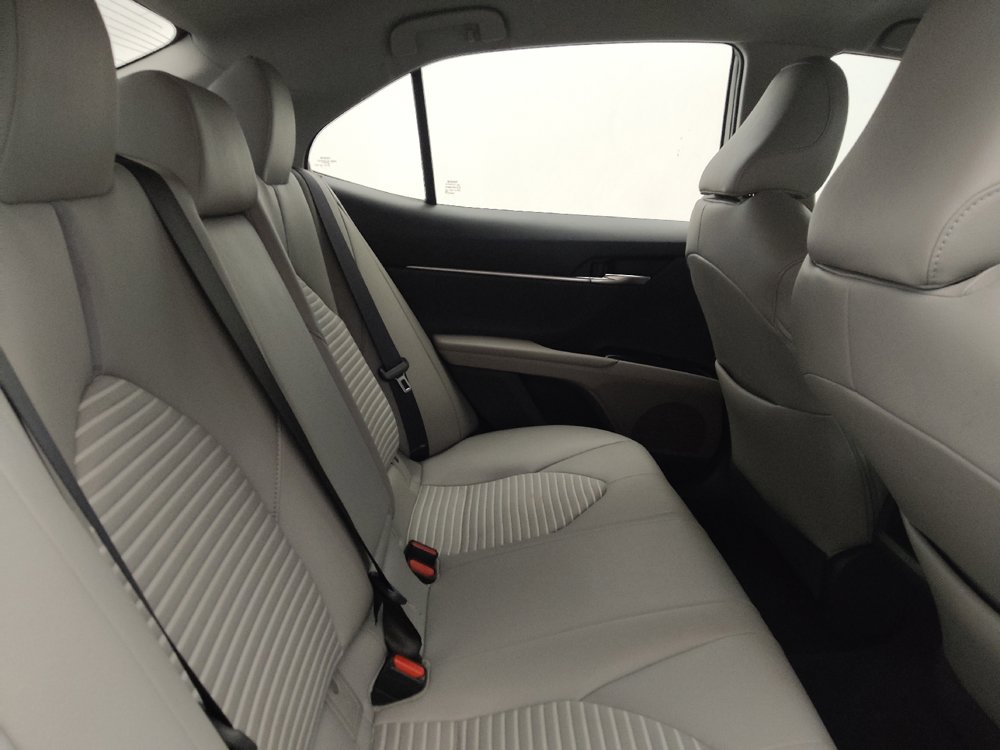 Used 2018 Toyota Camry SE FWD image 19