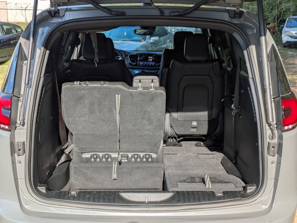 Used 2025 Chrysler Pacifica Select FWD image 24