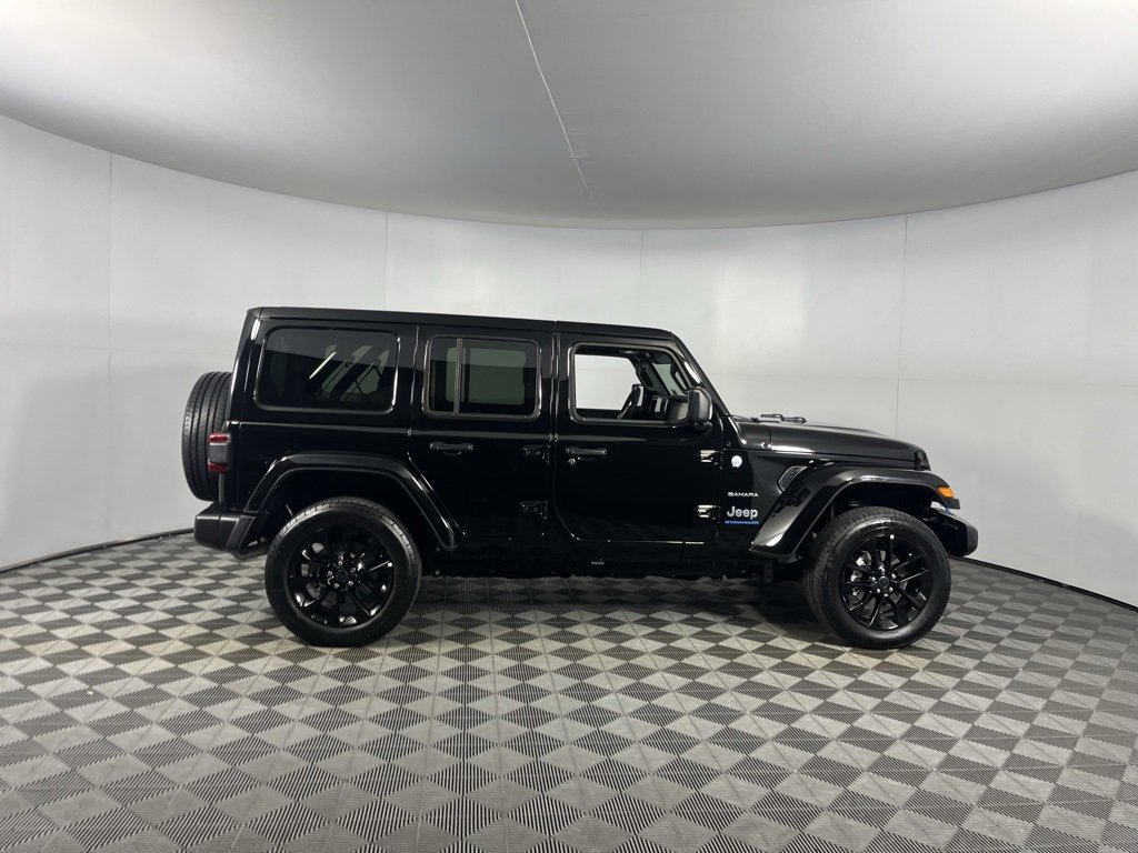 Used 2024 Jeep Wrangler Unlimited Sahara w/ Safety Group image 9