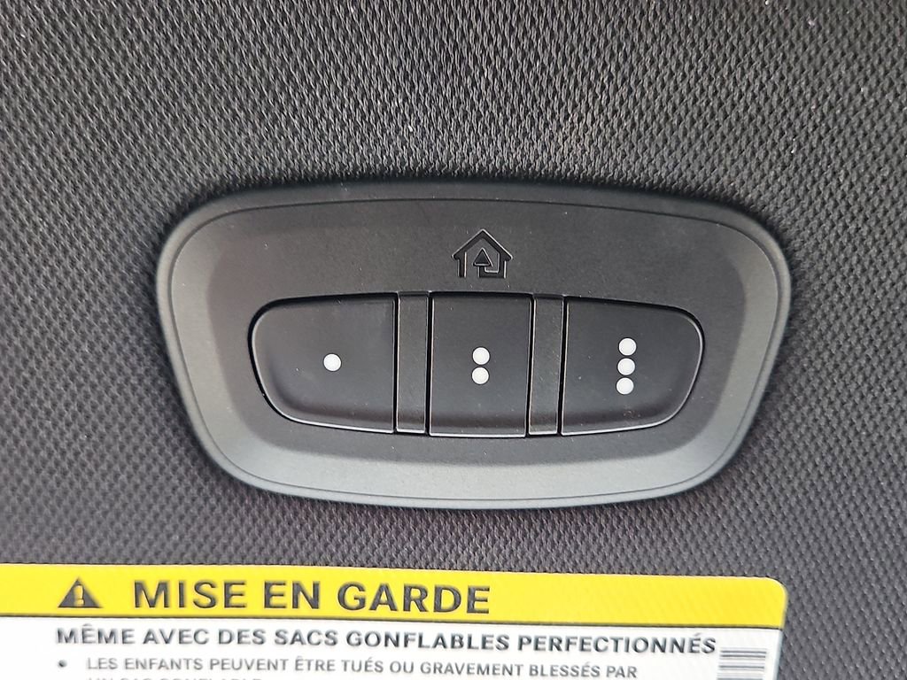 Used 2024 Chrysler Pacifica Premium image 20