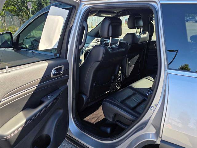 Used 2017 Jeep Grand Cherokee Limited AWD/4WD image 15