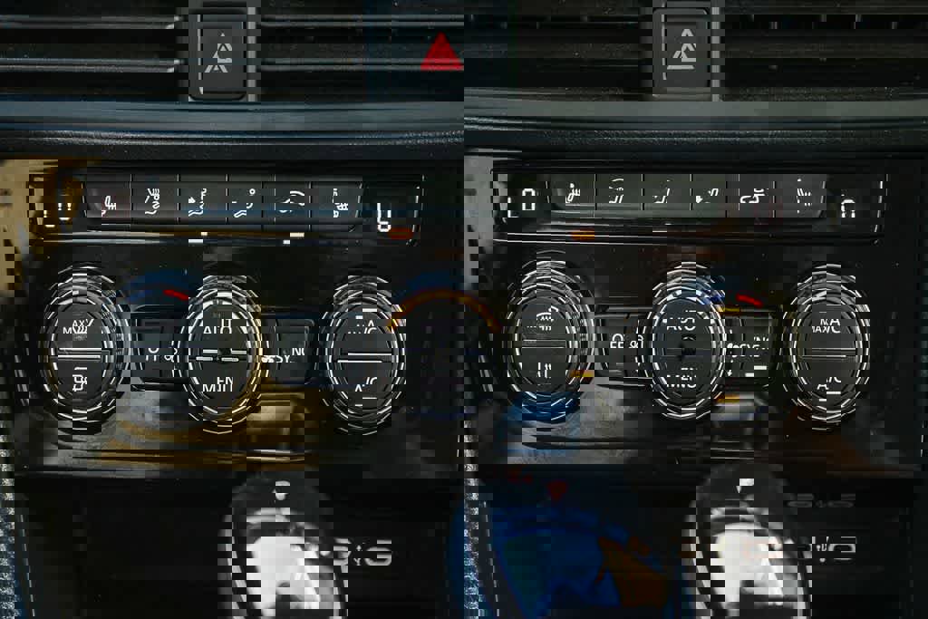 Used 2024 Volkswagen Jetta SE image 14