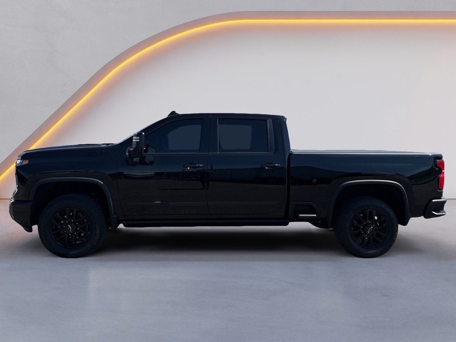 Used 2025 Chevrolet Silverado 2500 High Country w/ Midnight Edition AWD/4WD image 6
