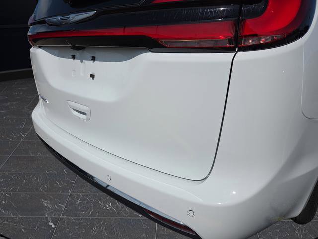 New 2026 Chrysler Pacifica Select FWD image 34