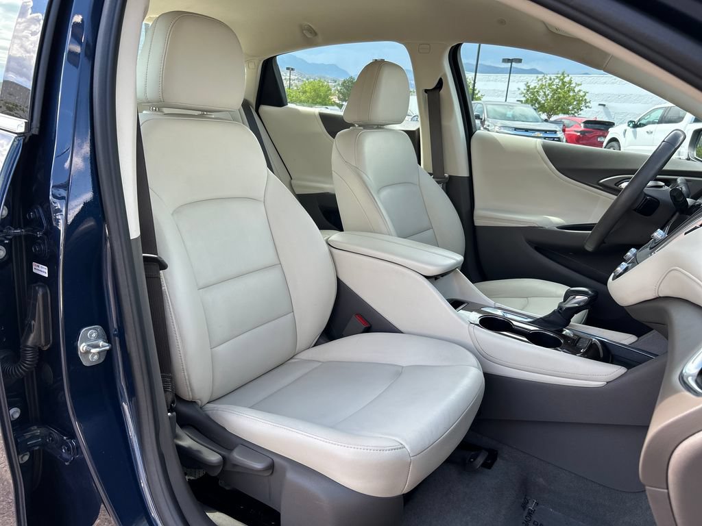 Used 2021 Chevrolet Malibu LT w/ Leather Package FWD image 16