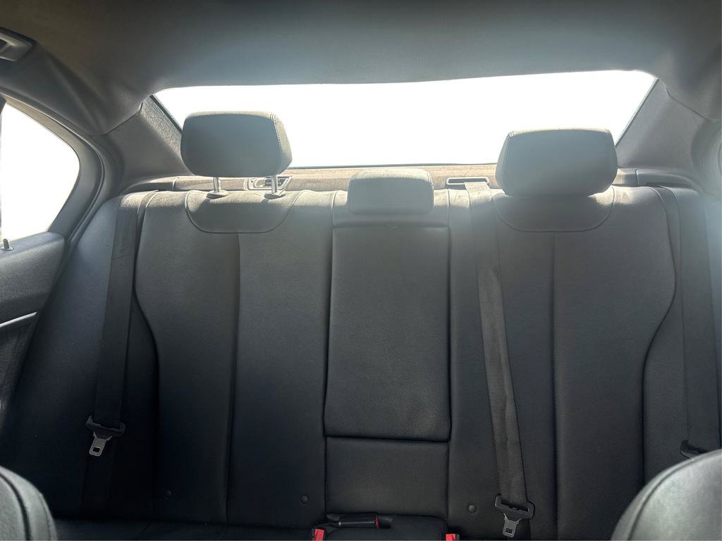 Used 2016 BMW 320i Sedan RWD image 13