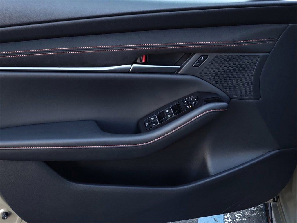 Certified 2025 MAZDA MAZDA3 Carbon w/ Appearance Package image 10