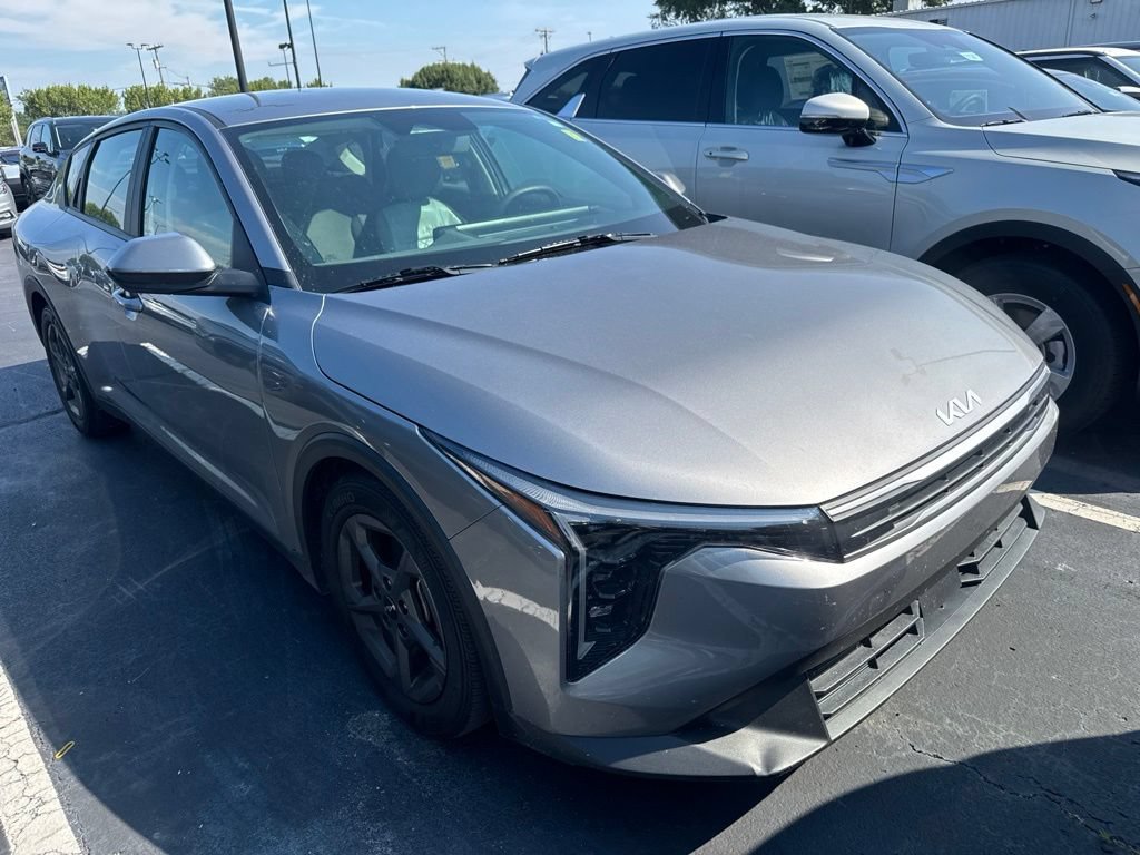 Used 2025 Kia K4 FWD image 2