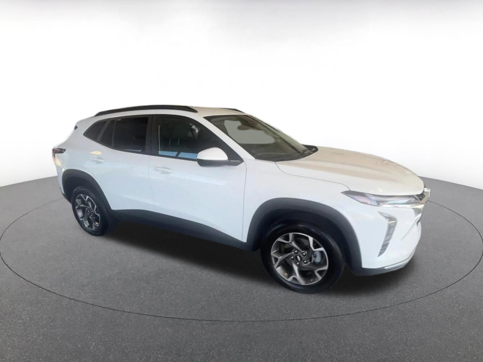 Used 2025 Chevrolet Trax LT w/ LT Convenience Package FWD video 2