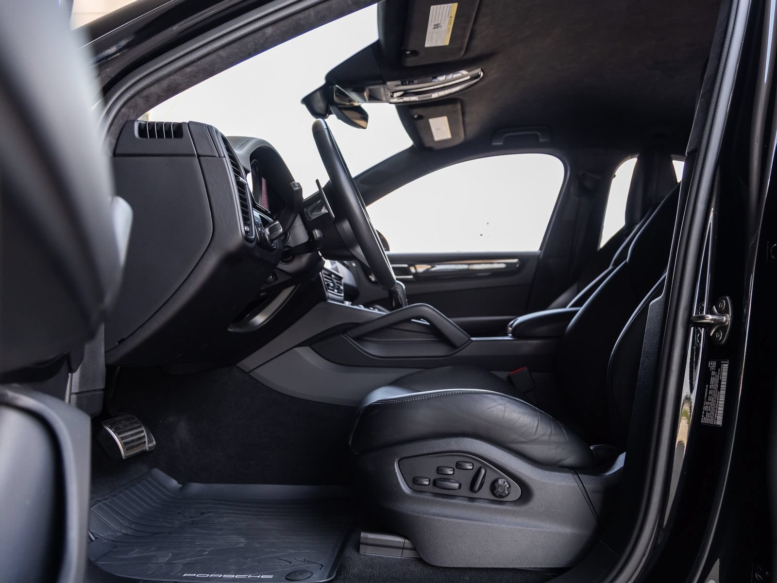 Certified 2023 Porsche Cayenne Turbo GT AWD/4WD image 29