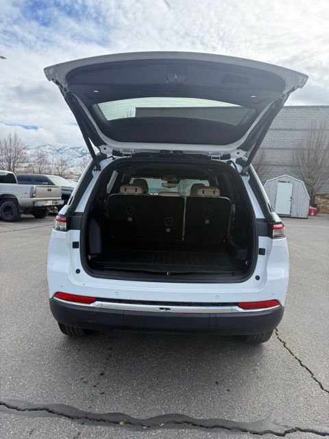 Used 2024 Jeep Grand Cherokee Limited image 10