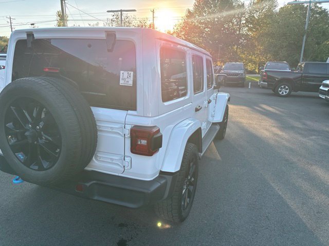 Used 2022 Jeep Wrangler Unlimited Sahara w/ Cold Weather Group AWD/4WD image 6