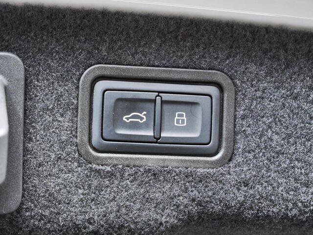 Used 2025 Audi A8 L 3.0T w/ Executive Package AWD/4WD image 31