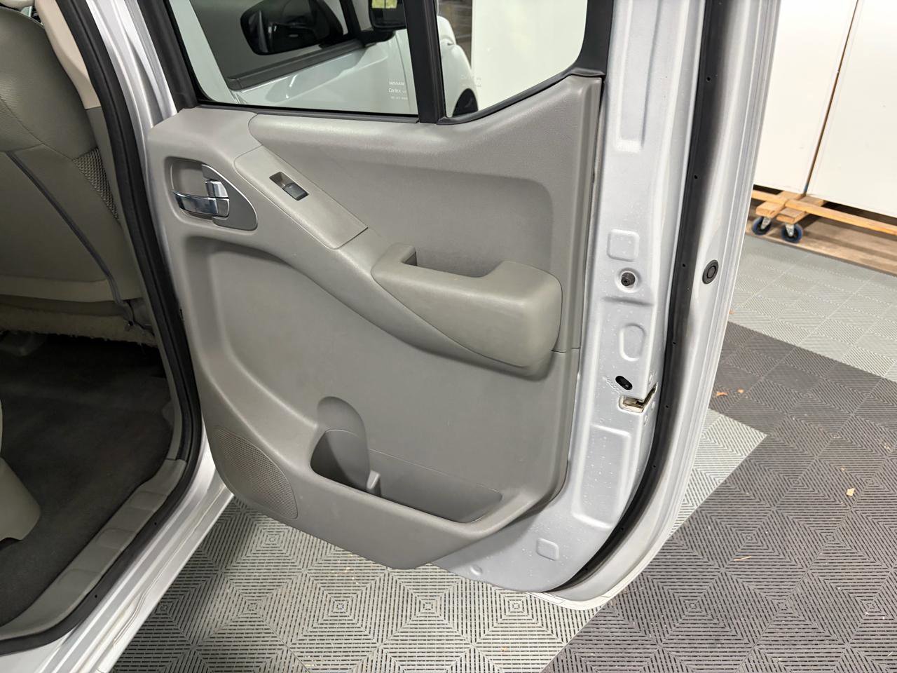 Used 2021 Nissan Frontier S AWD/4WD image 16