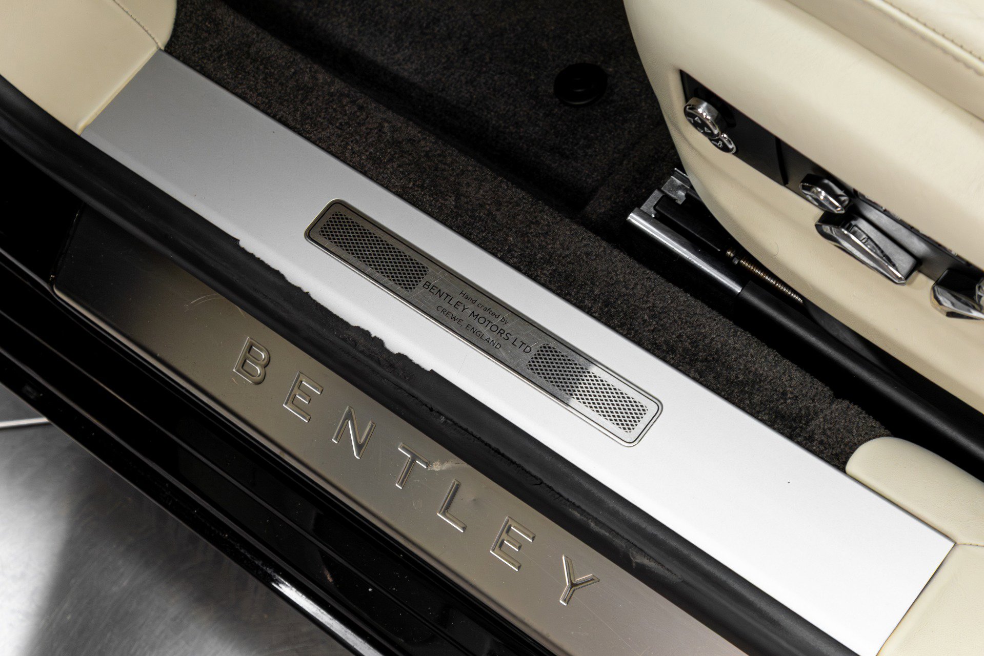 Used 2021 Bentley Flying Spur W12 image 60