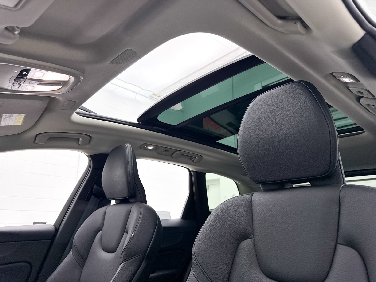Used 2023 Volvo XC60 B5 Plus w/ Protection Package Premier FWD image 3
