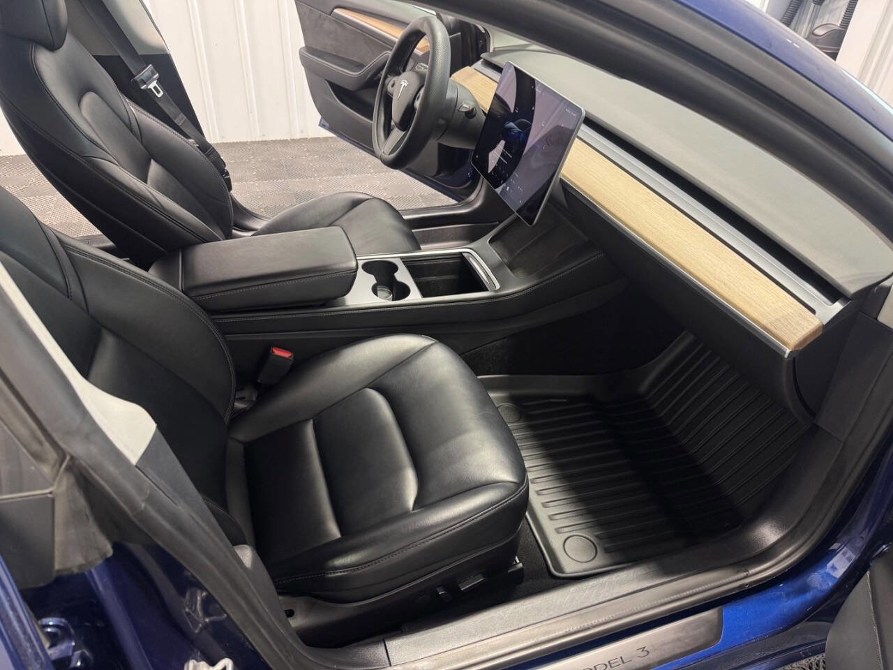 Used 2022 Tesla Model 3 image 18