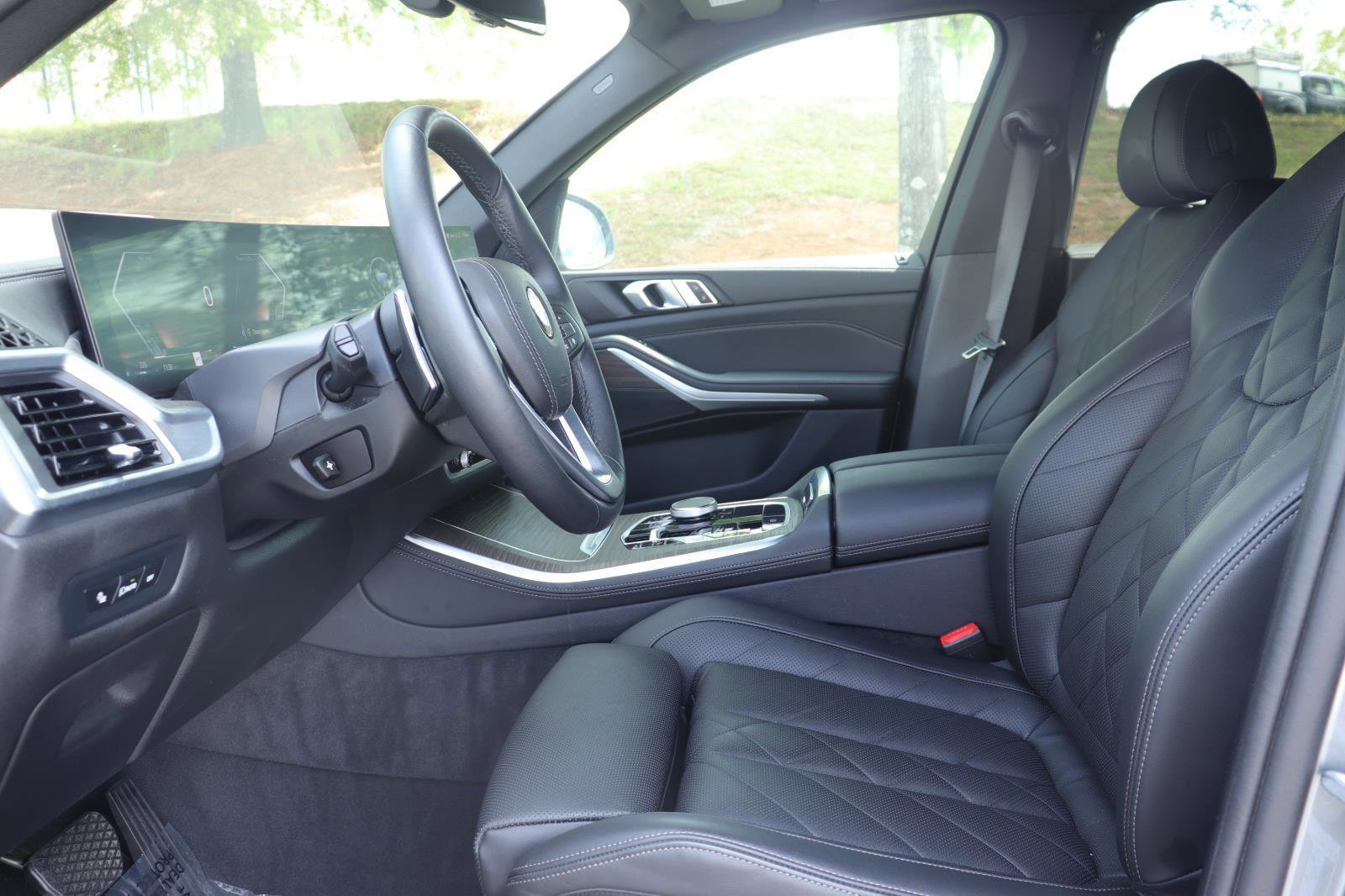 Used 2024 BMW X5 xDrive40i w/ Parking Assistance Package image 11