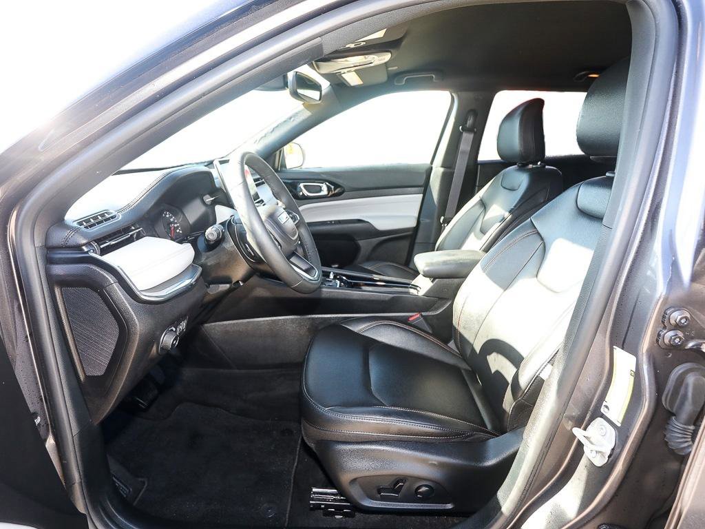 Used 2024 Jeep Compass Limited image 11