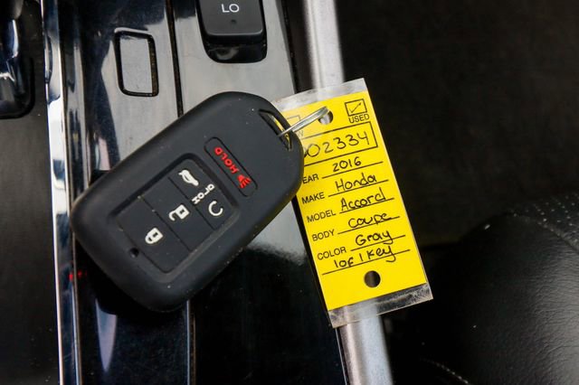 Used 2016 Honda Accord Touring image 11