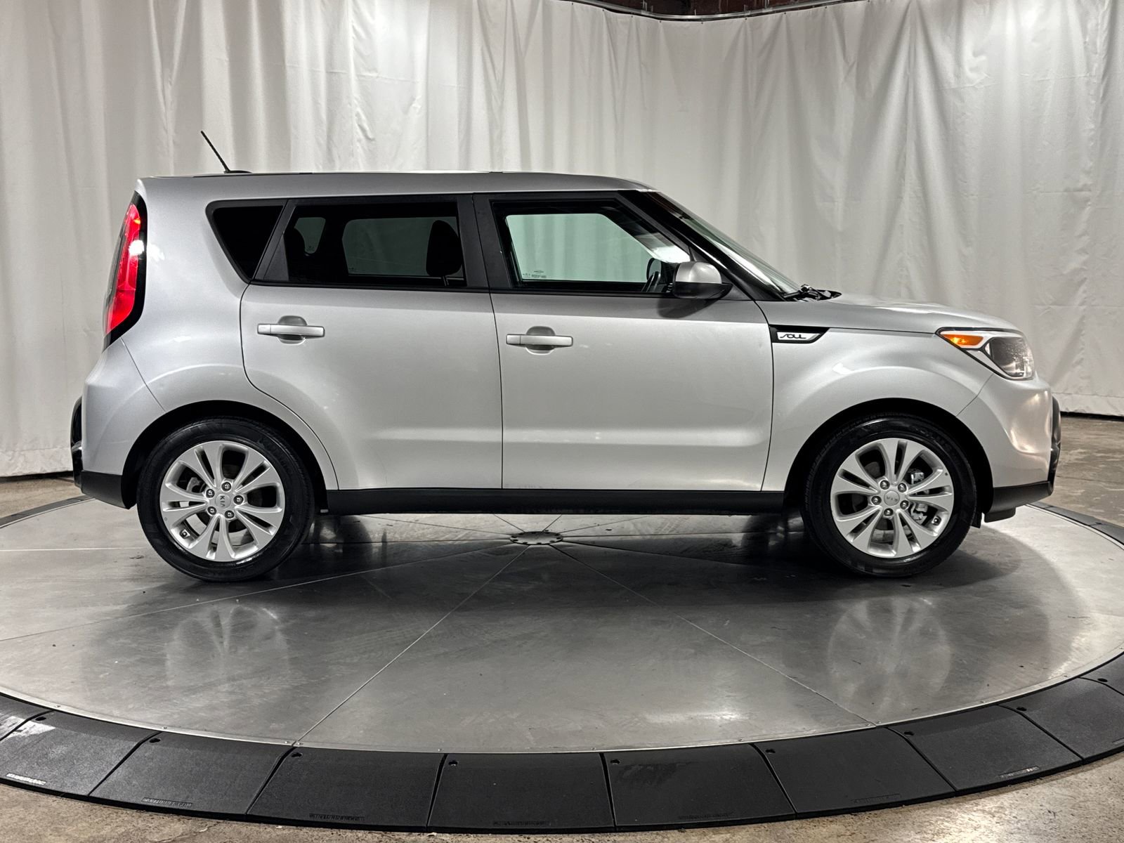 Used 2016 Kia Soul + w/ Audio Package FWD image 9